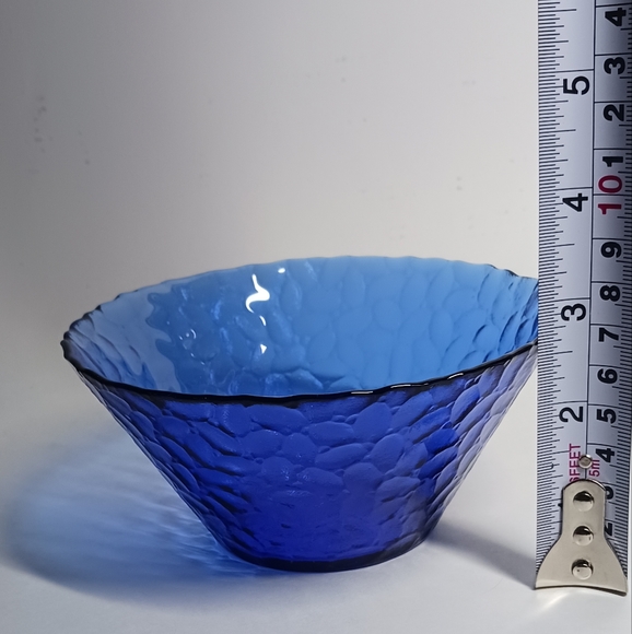 Arcoroc France Sapphire Blue Glass Bowl, Hammered Look, Arcoroc Vercors - Picture 7 of 7